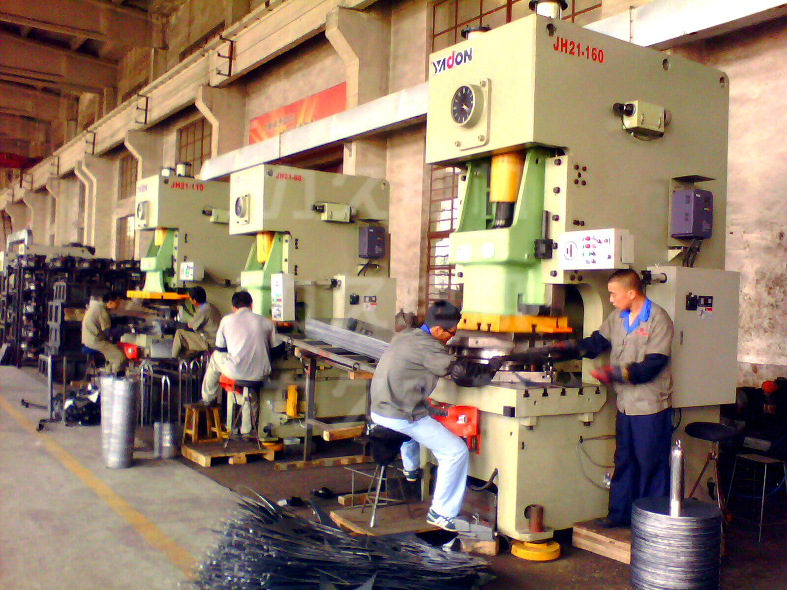 力久電機(jī)沖壓車(chē)間新機(jī)床