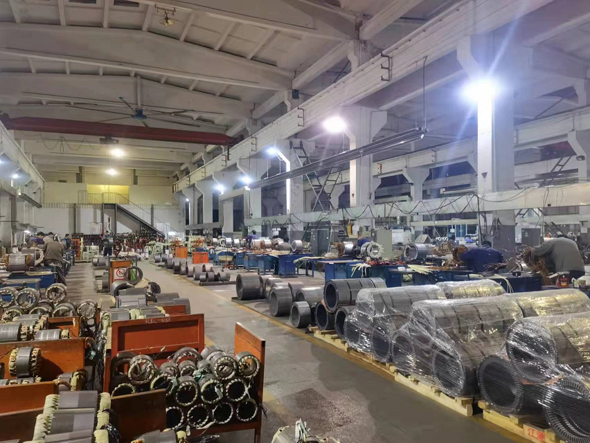 力久電機(jī)駐廠封閉期間主動(dòng)加班的同事們